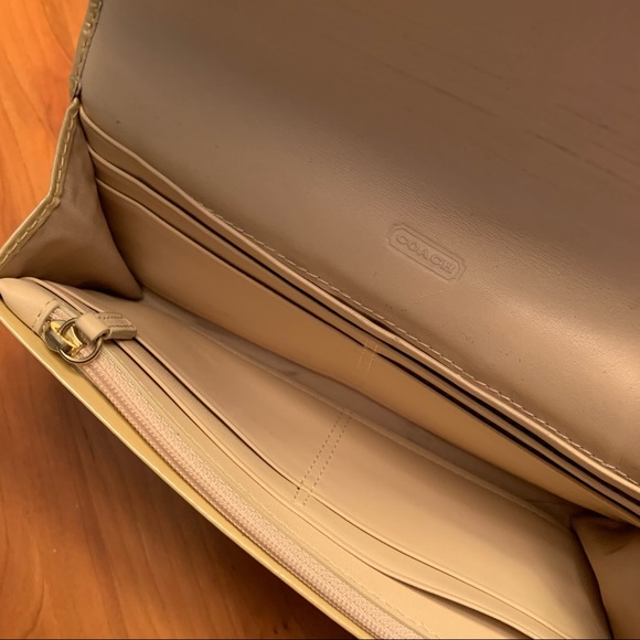 Coach patent leather wallet in nude - Picture 5 of 14